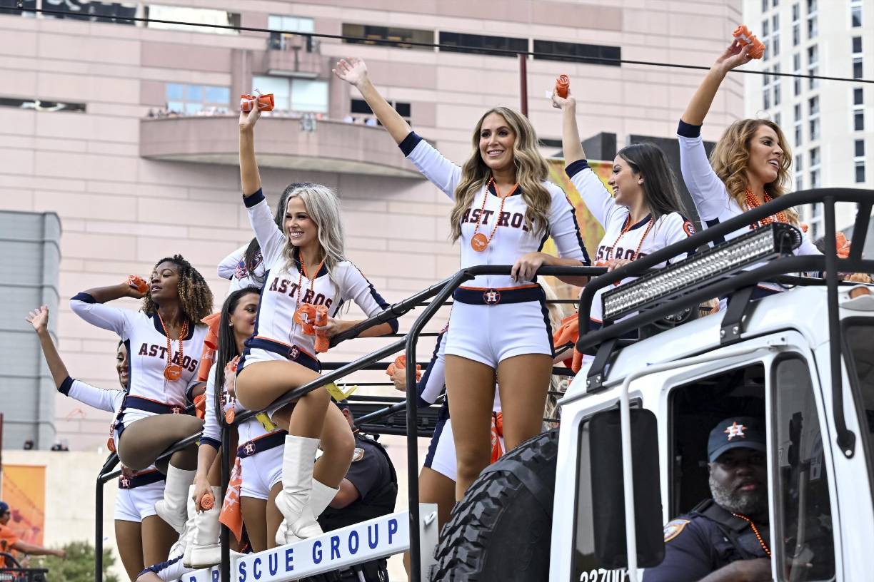 Las bellas chicas que apoyan a los Astros de Houston.