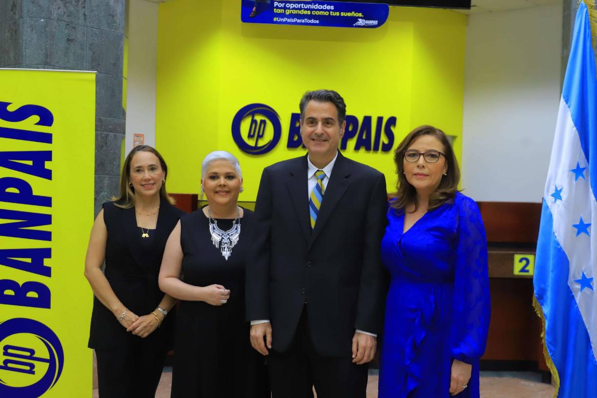 Diana Ramírez, Pamela Letona, Gustavo Larach y Nidia Manzanares