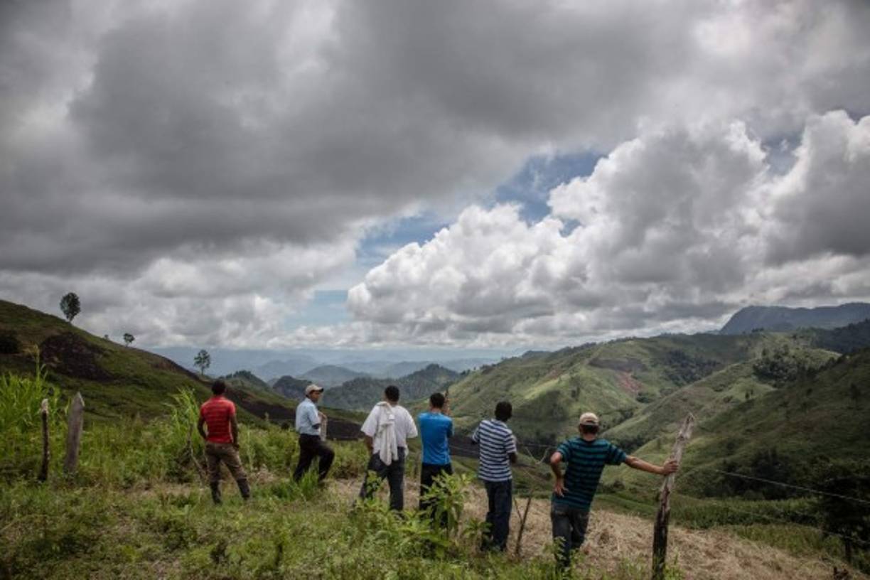 La Montaña de la Flor es una comunidad étnica rodeada de montañas y poco aprovechada para cultivos. Los tolupanes son celosos de sus tierras.