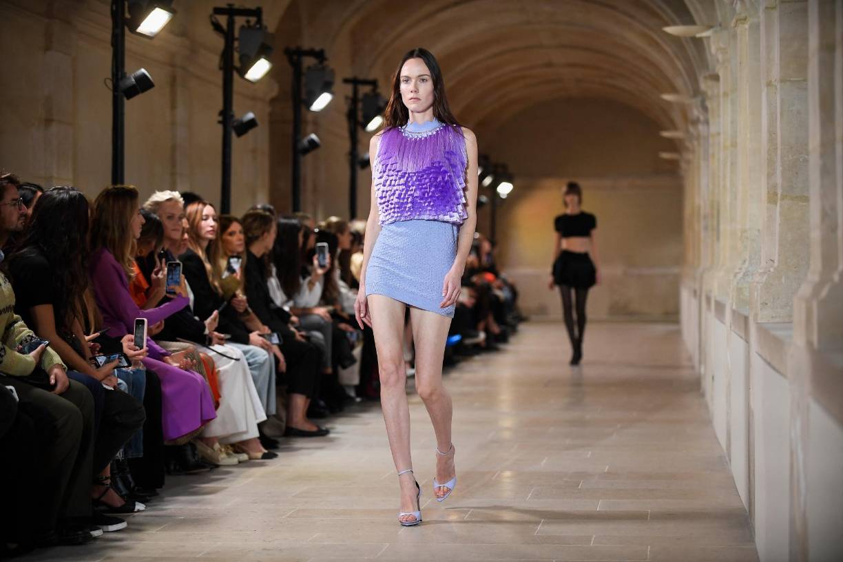 Las minifaldas reapaceren en la propuesta de vestir de Victoria.