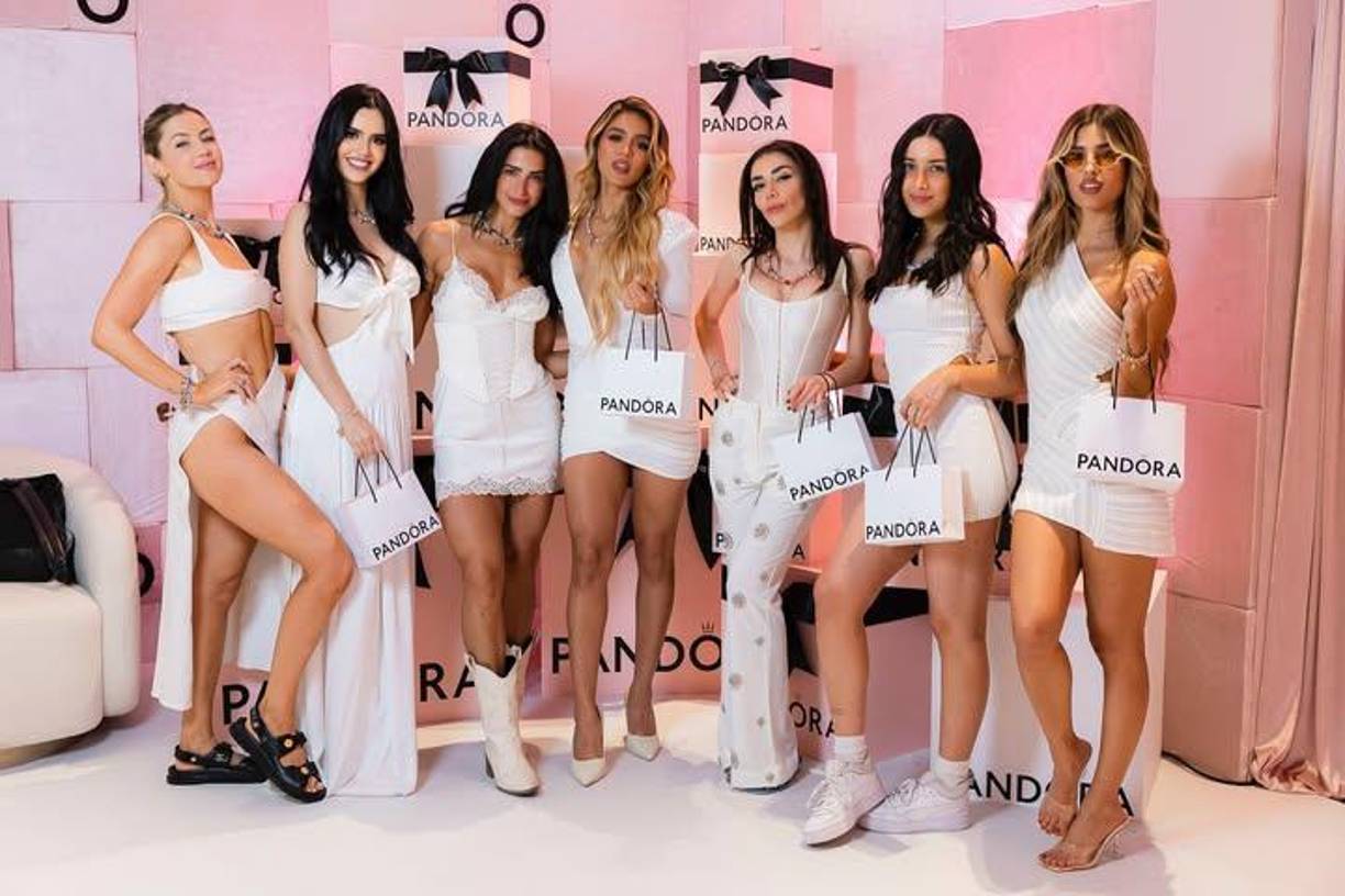 La miss Universo Honduras 2023 ha logrado compartir con destacadas famosas como la actriz mexicana Bárbara de Regil, Karime Pindter, finalista de “La Casa de los Famosos:México”, la actriz y bailarina argentina Julieta Poggio, la cantante ecuatoriana Adreina Bravo y la cantante guatemalteca Camila Orantes.