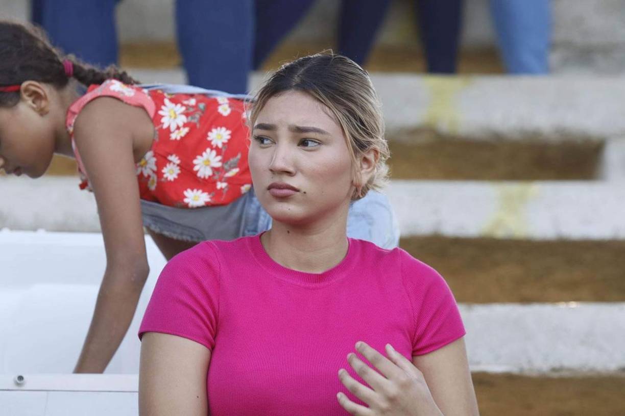 Lindas chicas pusieron el color en las gradas del estadio Francisco Martínez Durón de Tocoa.