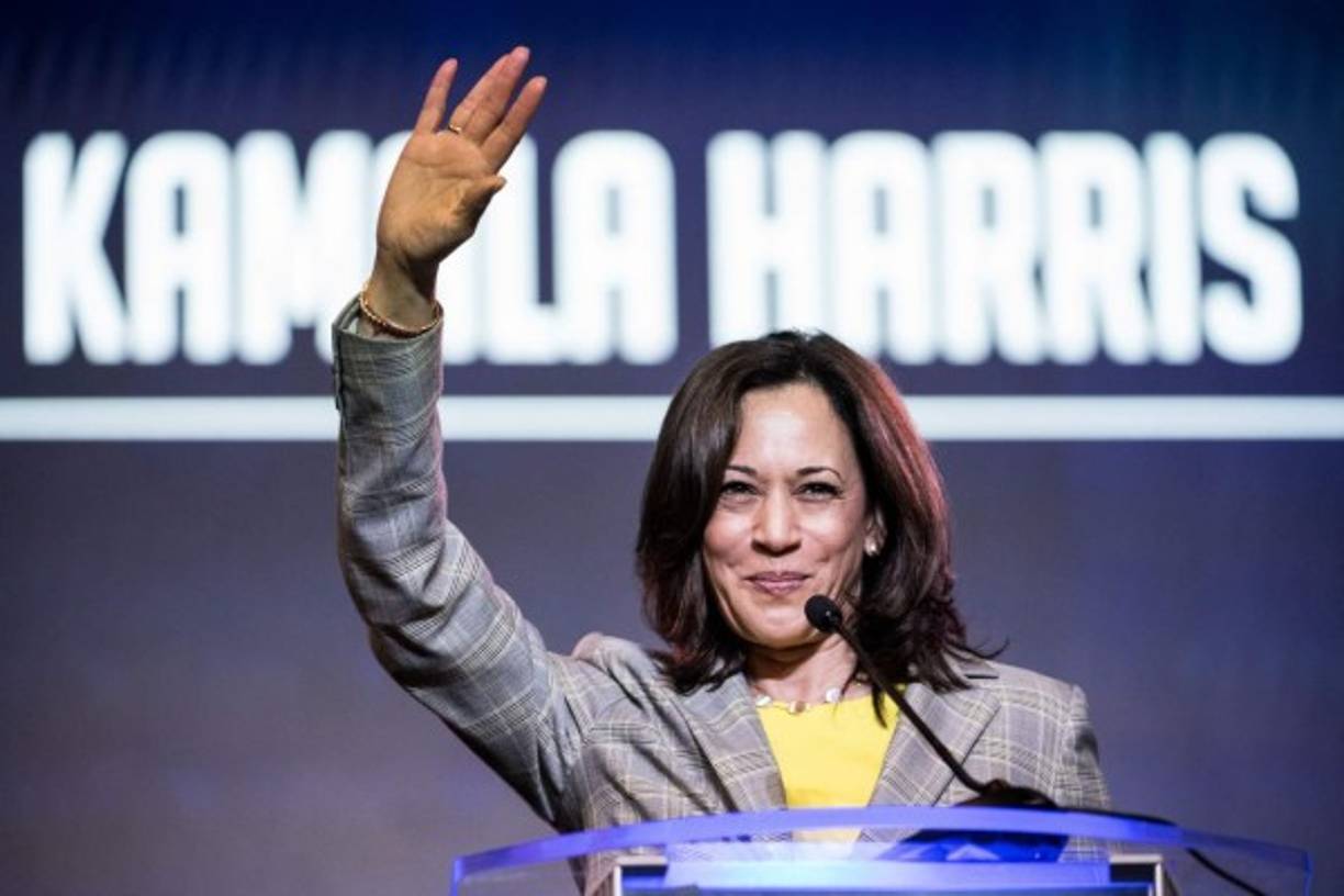 Kamala Harris, exfiscal general de California, llegó al Senado en 2017 y desde entonces se ha convertido en una de las más poderosas voces del Partido Demócrata en el Congreso, especialmente en las audiencias con los nominados del presidente Donald Trump para puestos en su gobierno y el Tribunal Supremo.<br/><br/>Apoya medidas como la atención sanitaria universal, legalización nacional de la marihuana y recorte fiscal para las clases medias, aunque su cargo como fiscal general le genera problemas al haber apoyado en el pasado acciones de las autoridades migratorias.