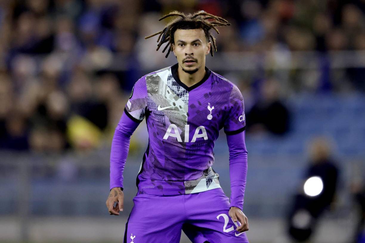 El centrocampista inglés de 25 años, Dele Alli, podría abandonar el Tottenham en los últimos días de mercado si se concretan los fichajes de Adama Traoré y Luis Díaz. El Newcastle no le pierde de vista, pero Brighton, Burnley y Everton también están en la pelea. Este fin de semana, clave para su futuro, según Daily Mail.