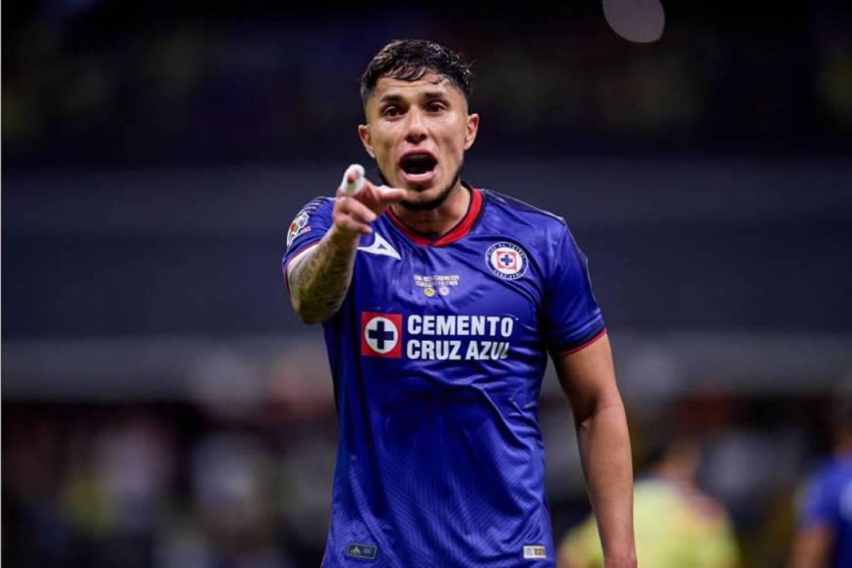 Asimismo, le solicitó ayuda al club para buscarle un club en Estados Unidos, ya que no quería seguir en México, de acuerdo al detalles ofrecidos por ESPN.