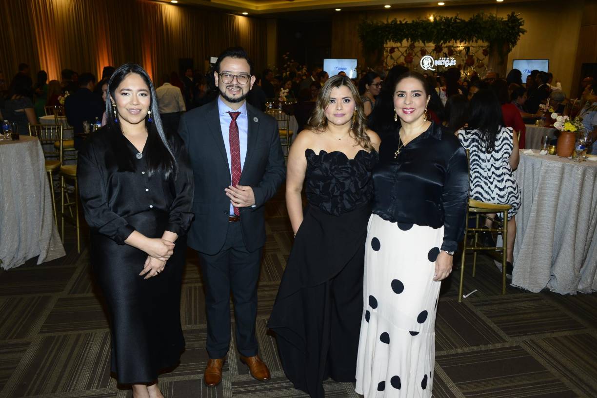 Rachel Henríquez, Gary Urbina, Patricia Carrillo y Jocelyn Kattum 