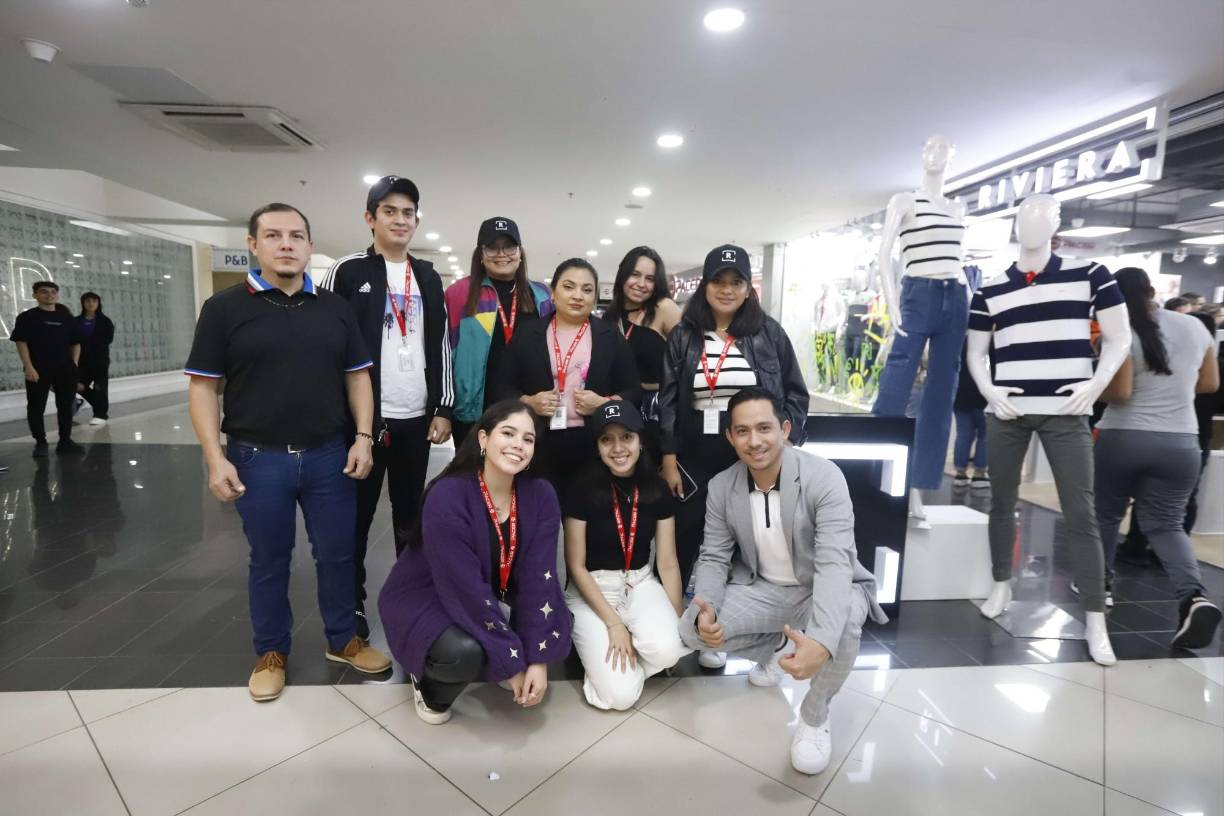 El equipo de Pacer estuvo conformado por: Juan Carlos Cueva, Sergio Torres, Jasel Pérez, Daisy Rodríguez; Gabriela Pineda, Eliza Ventura, Alejandra Ferrera, Ángeles Rubio y Cristhian Ham