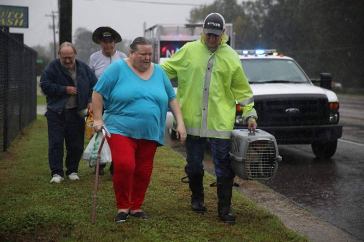 El jefe de bomberos de Grifton, Justin Johnson, pronosticó para el miércoles la peor inundación del río Neuse.
