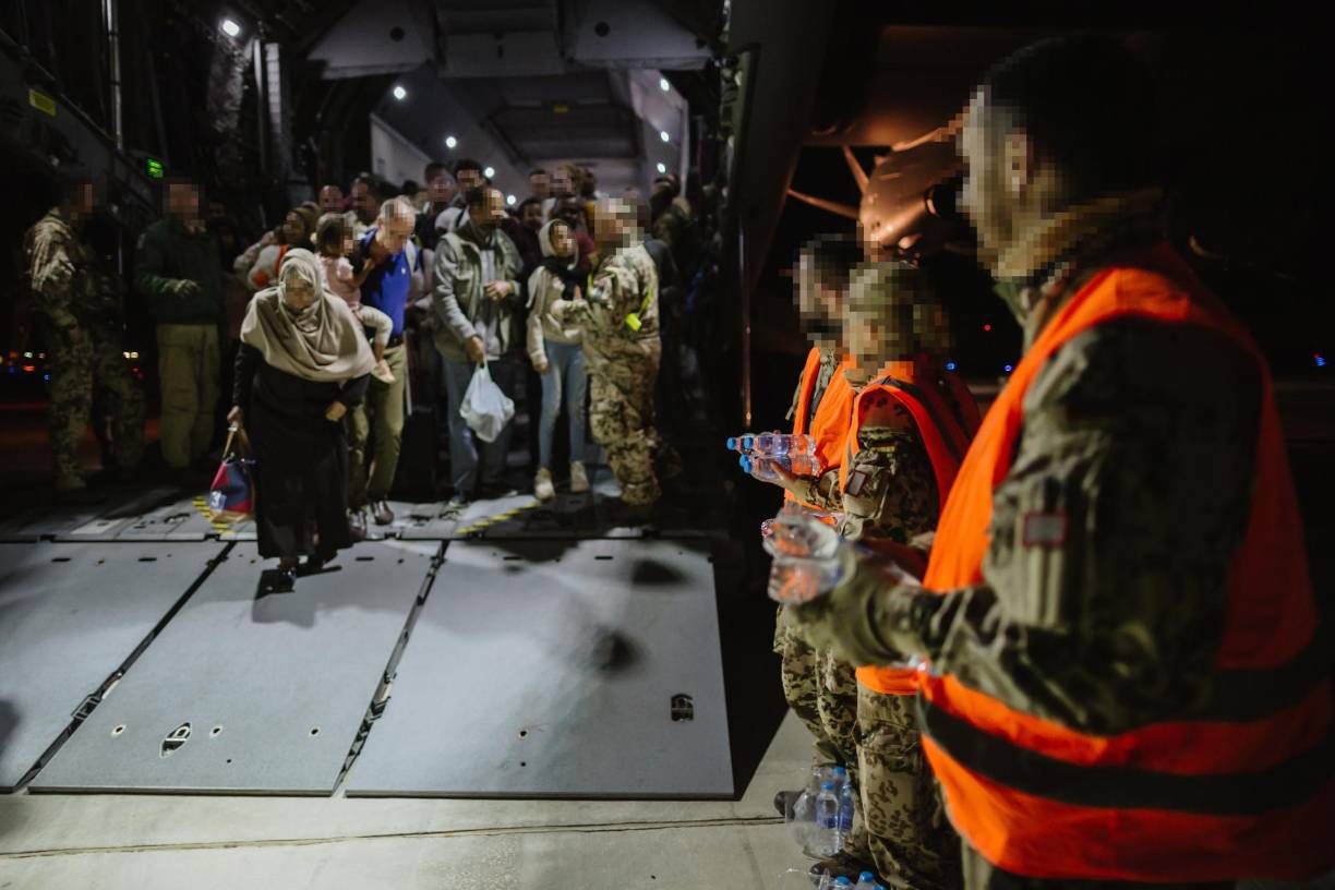 Los habitantes de Jartum sólo tienen una idea en mente: abandonar la ciudad, que se hunde en el caos. 