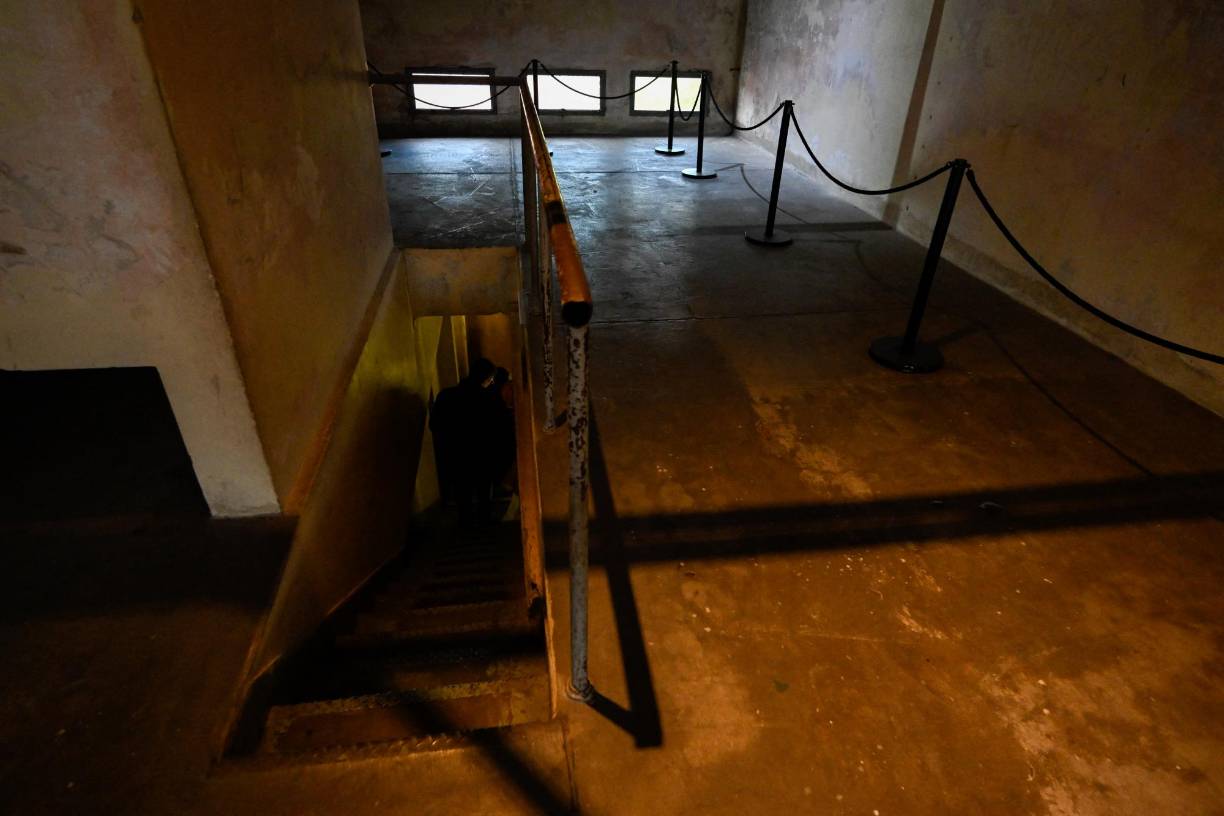 “El edificio es un testigo que habla. Recorrerlo duele pero sana, porque no permite tergiversar la historia”, explica a la AFP Ricardo Coquet, de 70 años, víctima de torturas en ese lugar. 