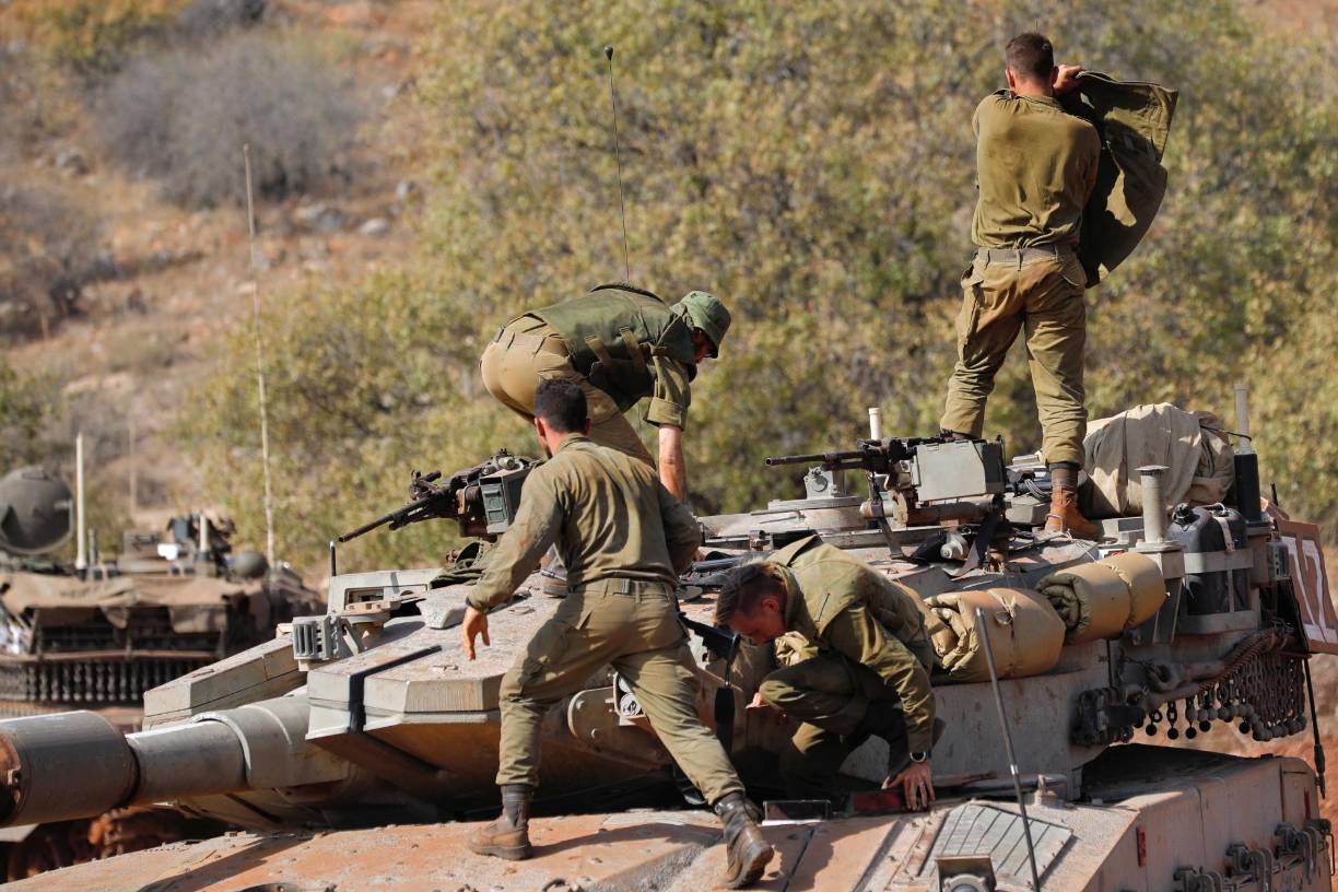 Aún así, matizó que hay cuestiones “tácticas y estratégicas” que retrasan la invasión, mientras Israel sigue atacando objetivos de Hamás para “matar terroristas, destruir infraestructuras y recopilar inteligencia para la siguiente etapa”.