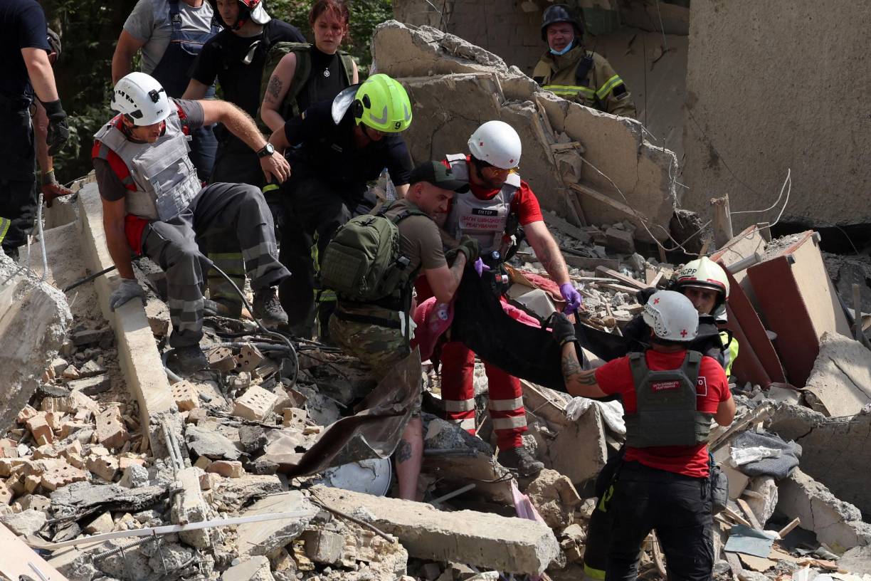 Según las autoridades locales, otro establecimiento médico de <b>Kiev</b> fue alcanzado por otro ataque, que dejó al menos cuatro muertos.