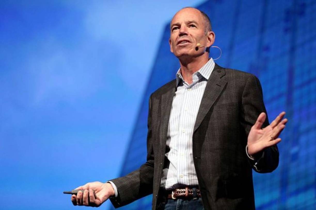 Marc Bernays Randolph <br/><br/>Nació el 29 de abril de 1958 en Nueva York. Es un veterano de Silicon Valley, emprendedor, accionista y mentor ejecutivo estadounidense, conocido principalmente por ser Co-fundador de Netflix junto con Reed Hastings.<br/><br/>A lo largo de su carrera profesional, Marc ha fundado más de 50 start-ups exitosas, ha sido mentor de cientos de jóvenes empresarios e inversor de un gran número de riesgos capitales.