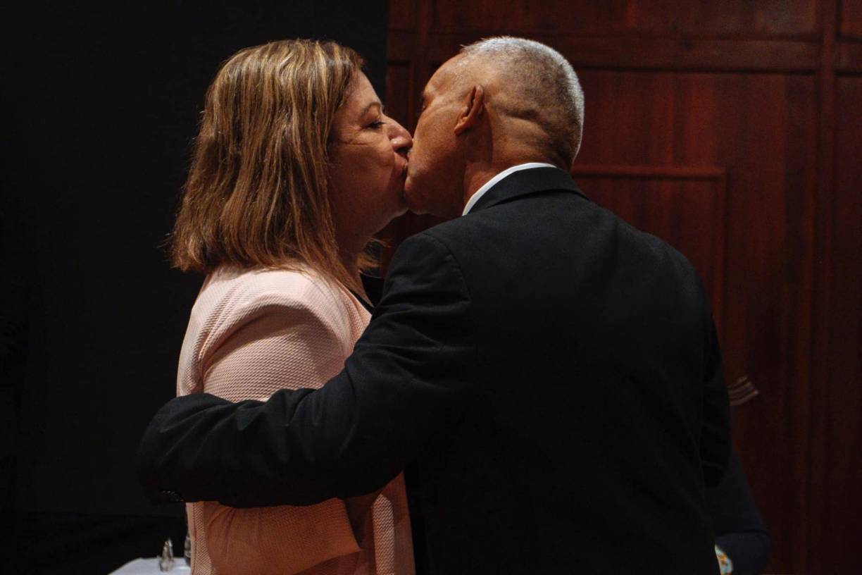 “Puede besar a la novia”.