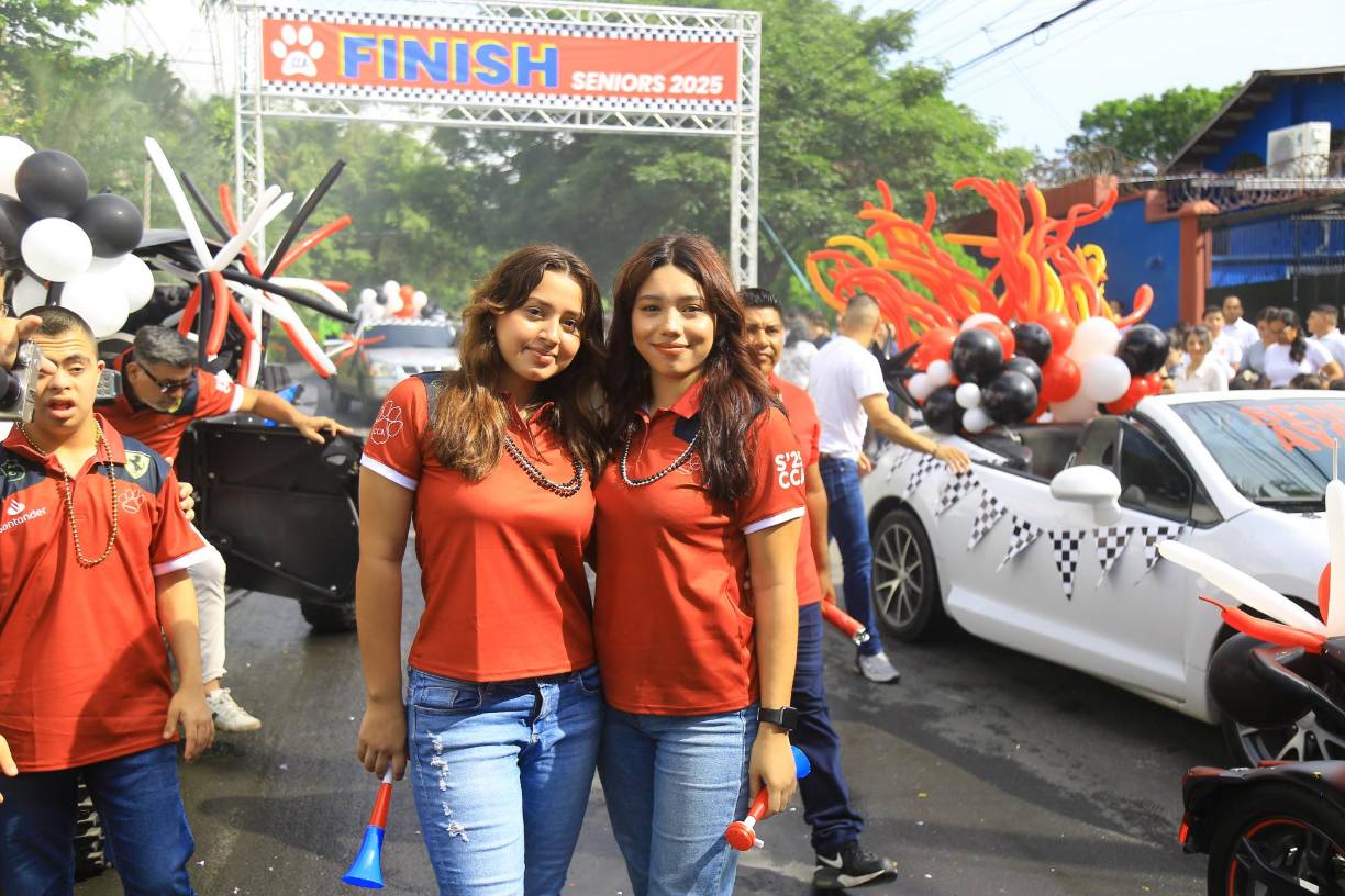 Los 15 seniors de la promoción 2025 de la Canaan Christian Academy celebraron el inicio de nuevo periodo estudiantil. 