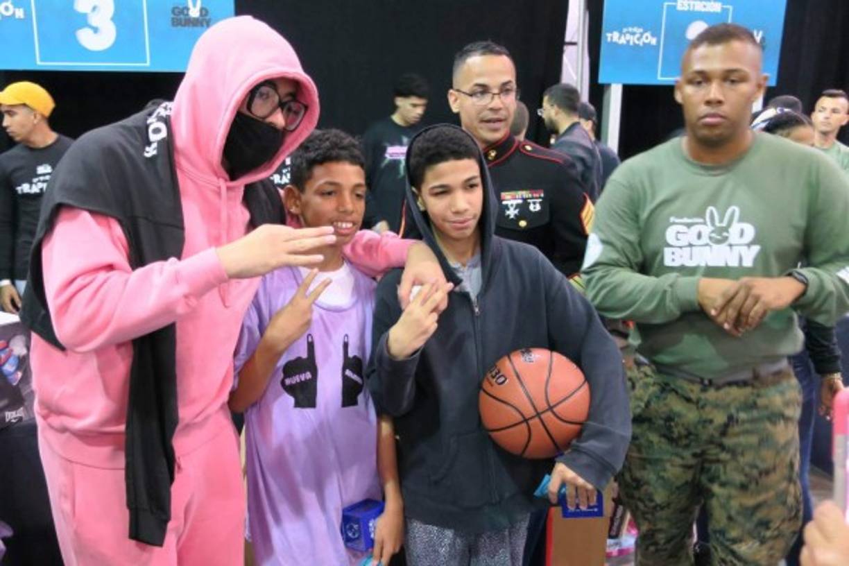 Bad Bunny decidió compartir con las niños de Puerto Rico, realizando el fin de semana pasado la segunda edición de la entrega de regalos 'La Vieja Tradición', de parte de la Fundación Good Bunny.<br/><br/>