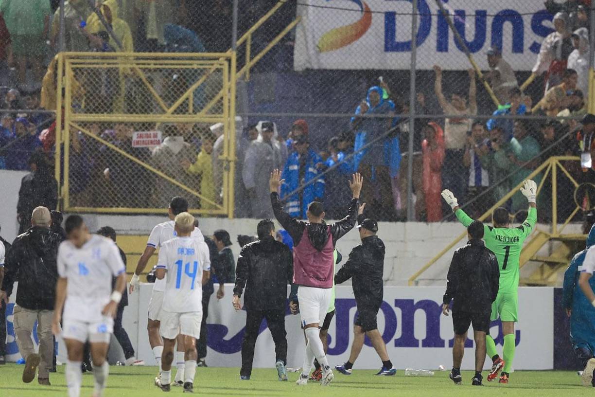 Los jugadores de la Selección de Honduras también le pidieron calma a los aficionados catrachos.