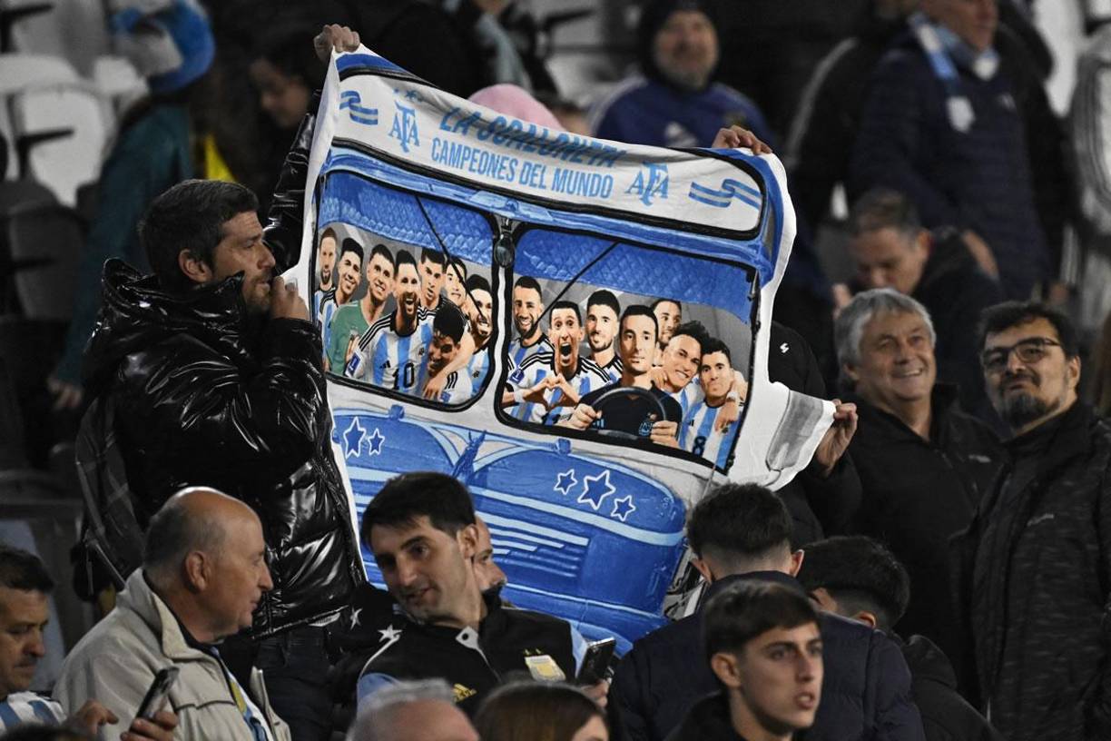 La ‘Scaloneta‘ presente en las gradas del estadio Monumental.