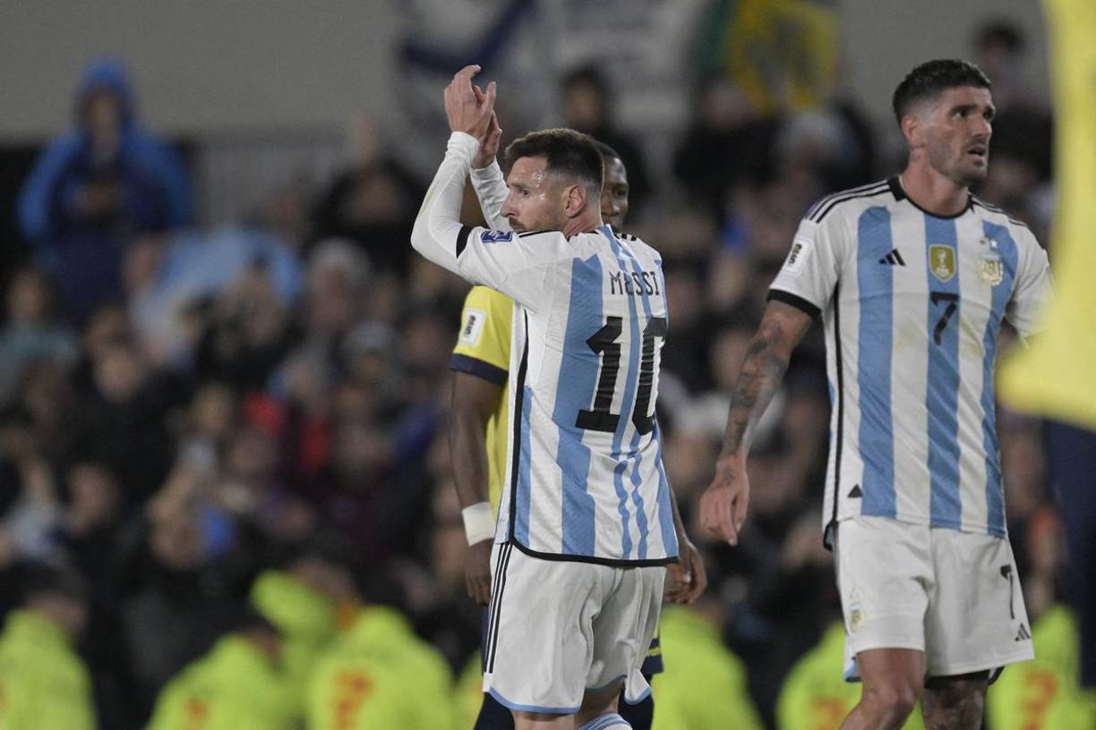 Messi agradeció la ovación con aplausos.