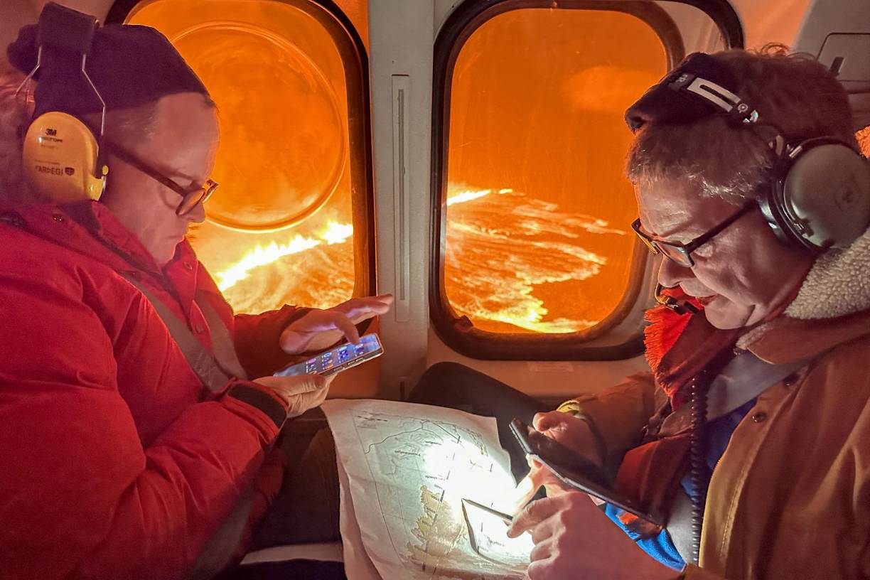 “Si la erupción continúa al mismo ritmo, se debe considerar el escenario de que la lava llegue al océano”, recalcó.