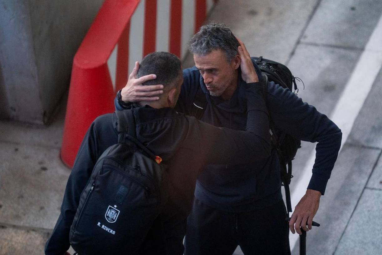 Luis Enrique se despidió de cada uno de sus asistentes en la selección española.