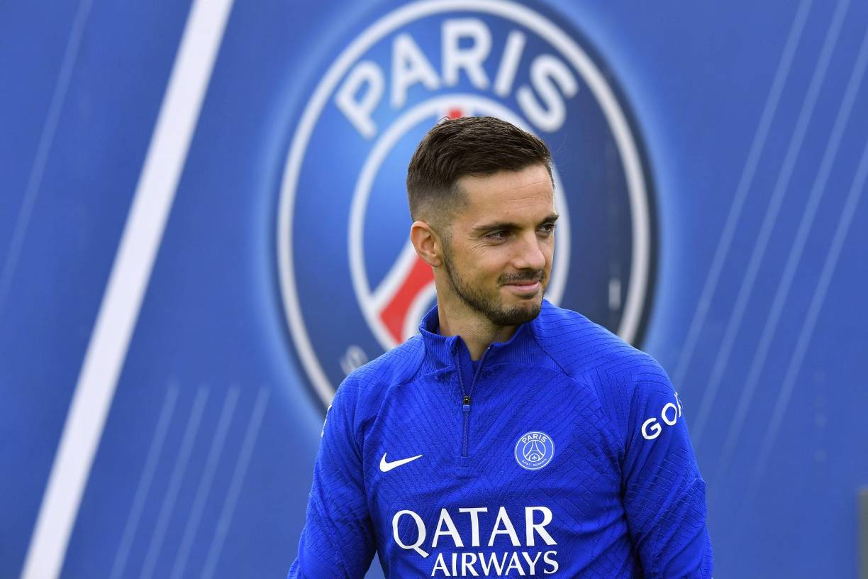 Pablo Sarabia podría salir del PSG en este mercado de invierno. El español tiene varias ofertas sobre la mesa, tanto de cesión como de traspaso. Una de ellas es de los Wolverhampton, según avanza el diario madrileño “As”.
