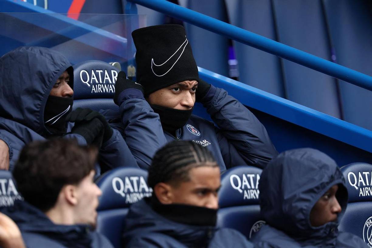 Mbappé, de 26 años, volvió a ser suplente y entró en el minuto 73 del partido que el PSG empató (2-2) ante el Reims, por la fecha 25 de la Ligue 1, que lidera el equipo de la capital francesa con diez puntos de ventaja sobre el segundo puesto.