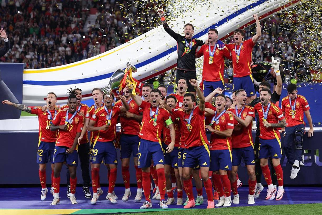 ESPAÑA (3°): La Roja quedó campeona de la Eurocopa 2024 y termina 3°. Ganó todos los partidos y sumó 106 puntos. La selección española escaló del puesto 8 al tercero con 1836 puntos.