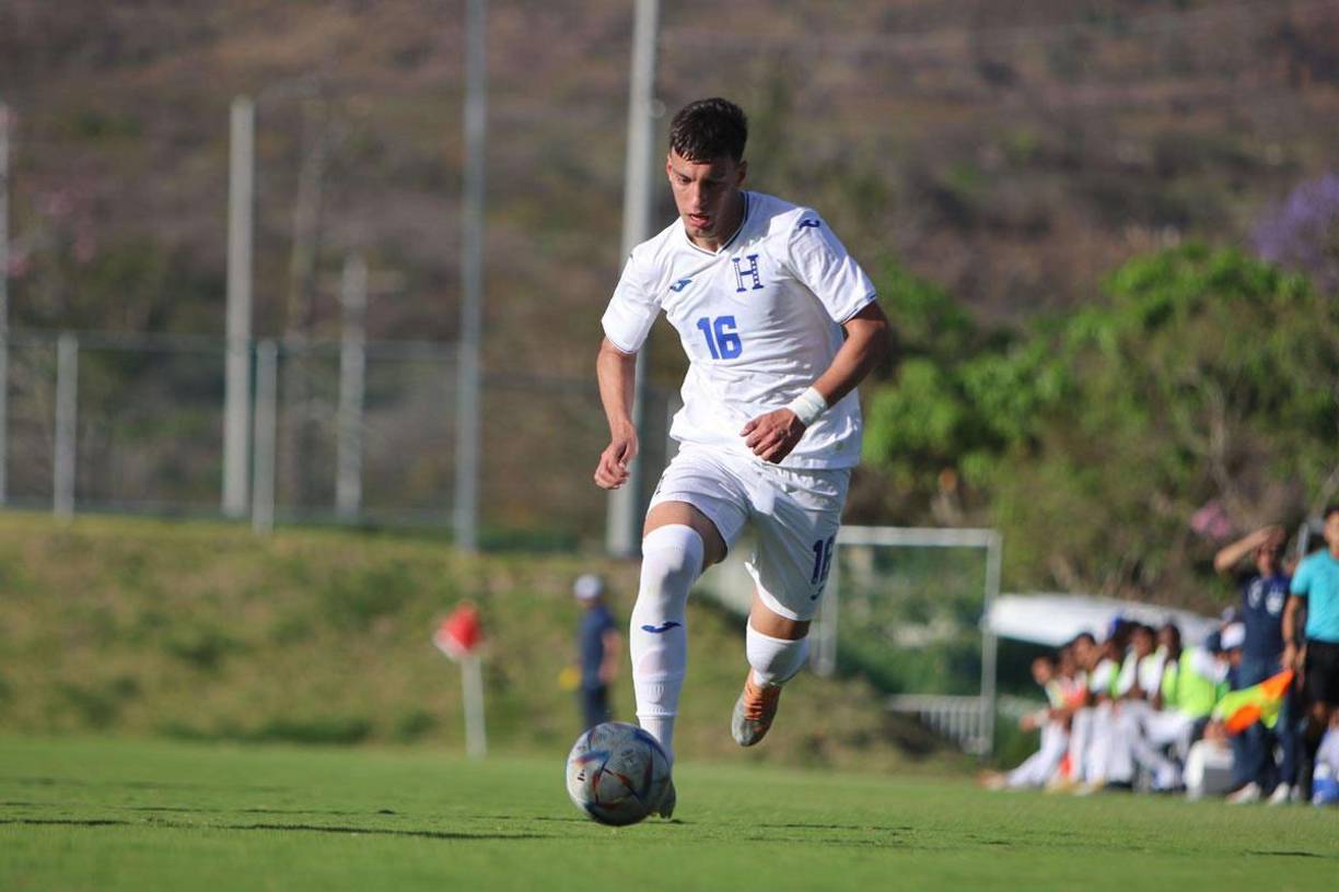 Valerio Marinacci (Recanatese de Italia; lateral).
