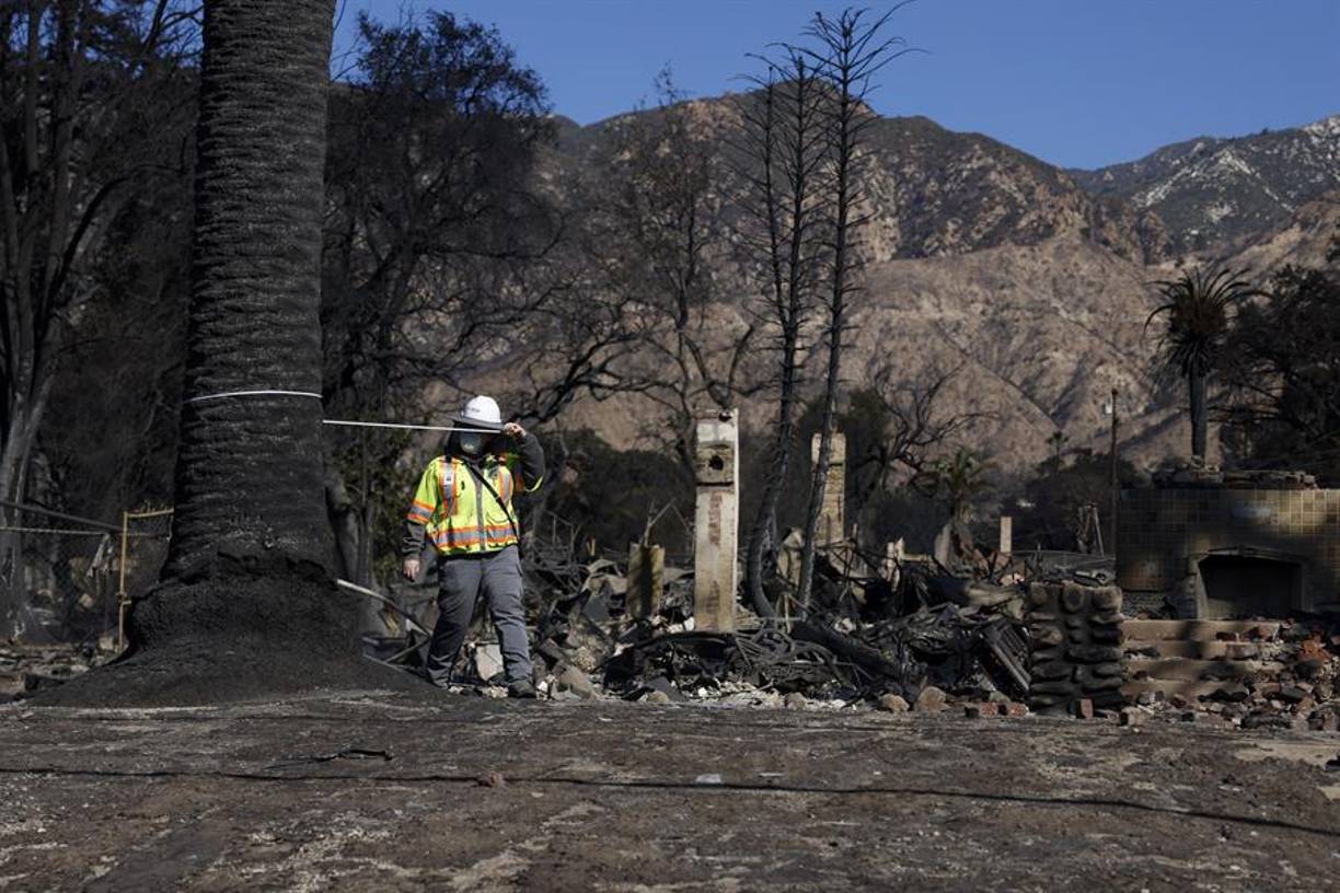 La Policía ya ha arrestado a varias personas acusadas de ingresar en propiedades consumidas por las llamas para hurtar las pocas posesiones que se habían salvado de las llamas, según informaron a EFE algunos vecinos de la zona.
