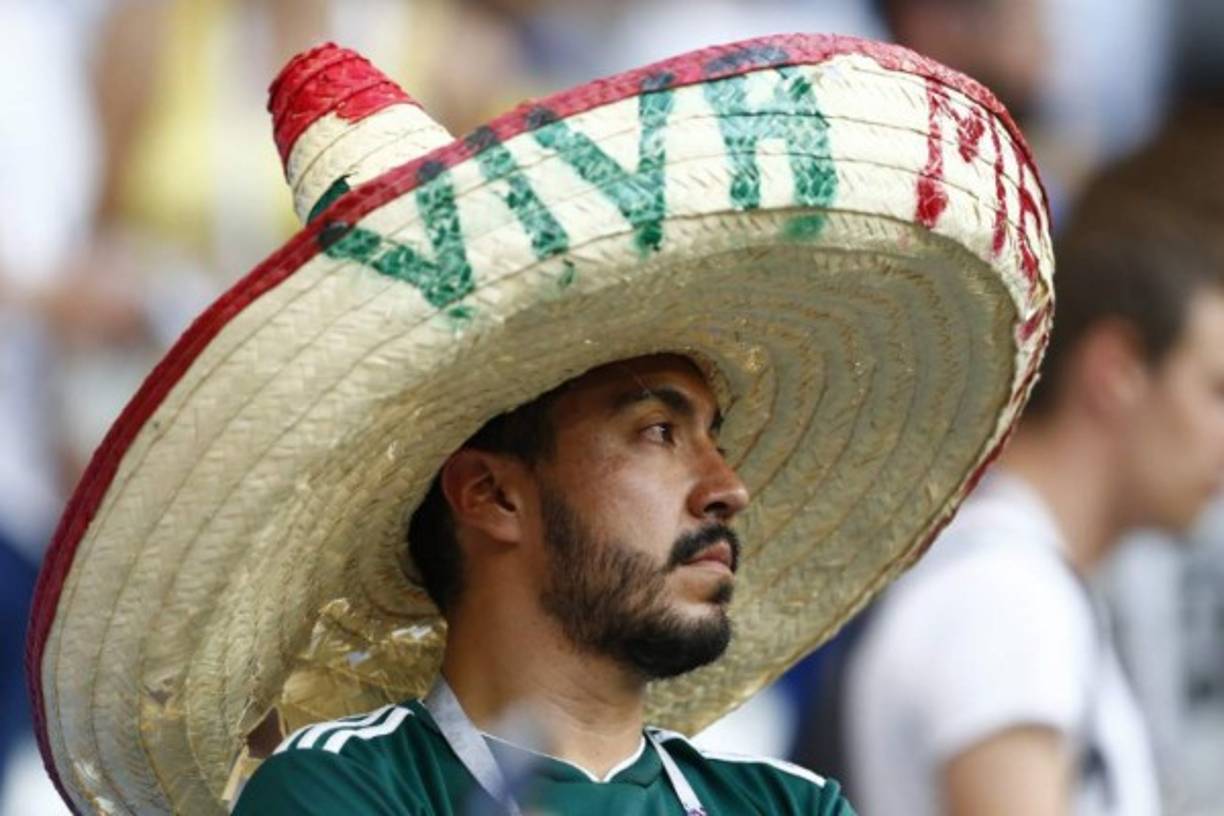 ¡Viva México! decía el sombrero de este aficionado. Foto AFP
