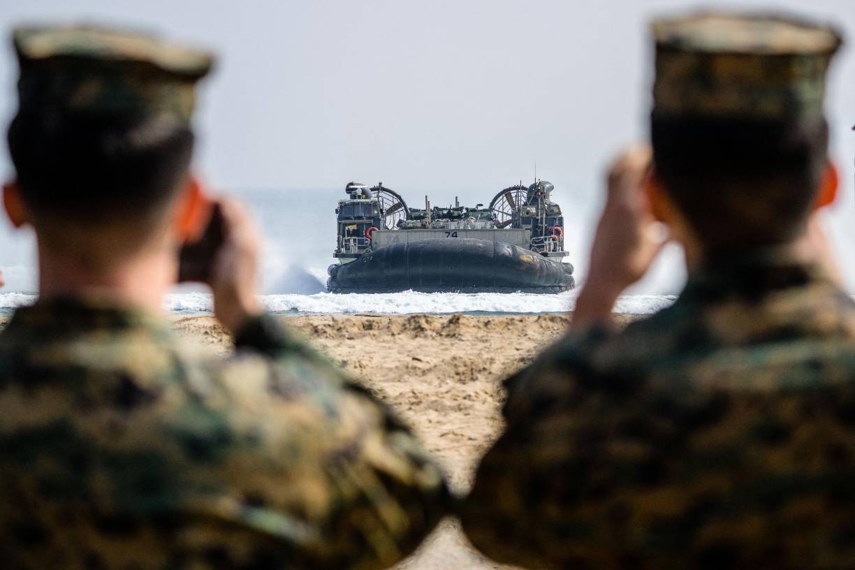 Eso implica retomar Ssangyong a lo grande, tal y como mostraron hoy a los medios los cuerpos de Marines de ambos países en la playa de Hwanjin, en la ciudad de Pohang (260 kilómetros al sureste de Seúl).