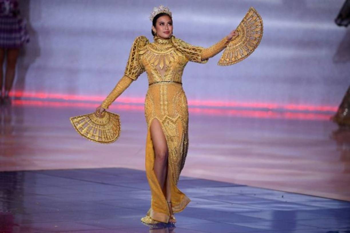 Miss Filipinas Michelle Daniela Dee.