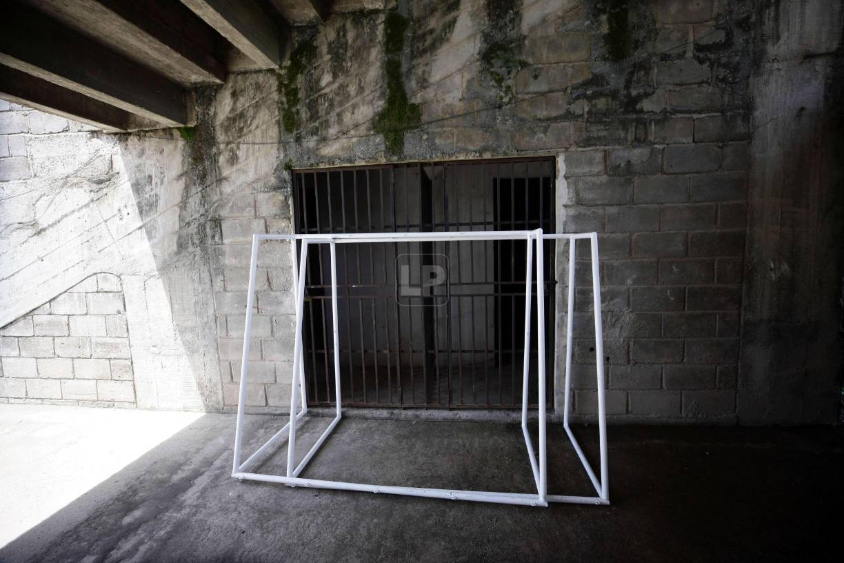 El alcalde Aníbal Flores pormenorizó a Grupo OPSA que aún deben de resolver temas importantes como lo son la pintura en las graderías, instalación de los camerinos y la iluminación del recinto, el cual consideró que es el proyecto más grande que tienen por delante.