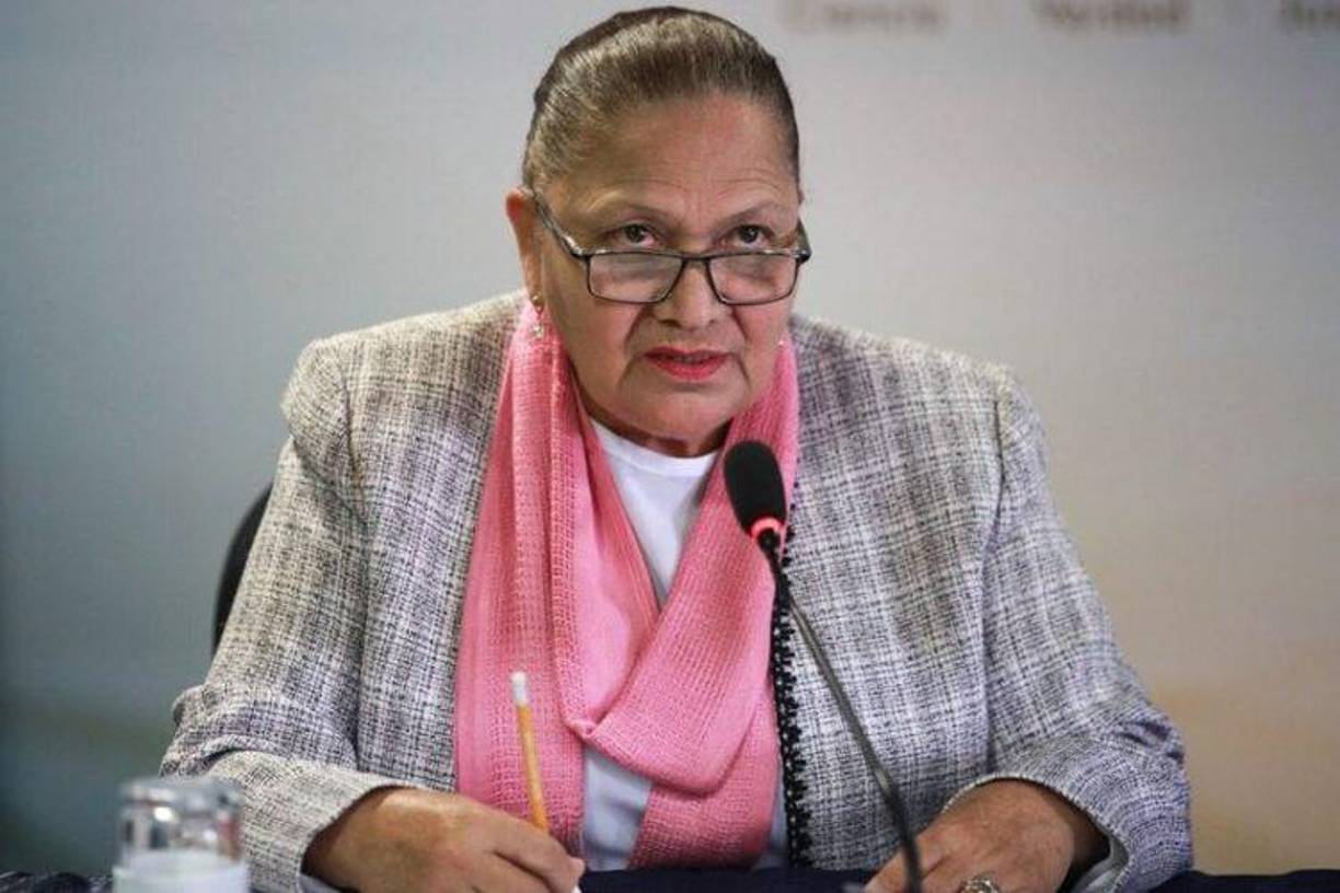 Porras Argueta, una abogada de 70 años que ha tenido una larga carrera en las instituciones de justicia del país centroamericano, guarda silencio en los últimos días ante el reclamo de miles de ciudadanos que han bloqueado al menos 80 carreteras del país durante toda esta semana para exigir que deje su puesto.