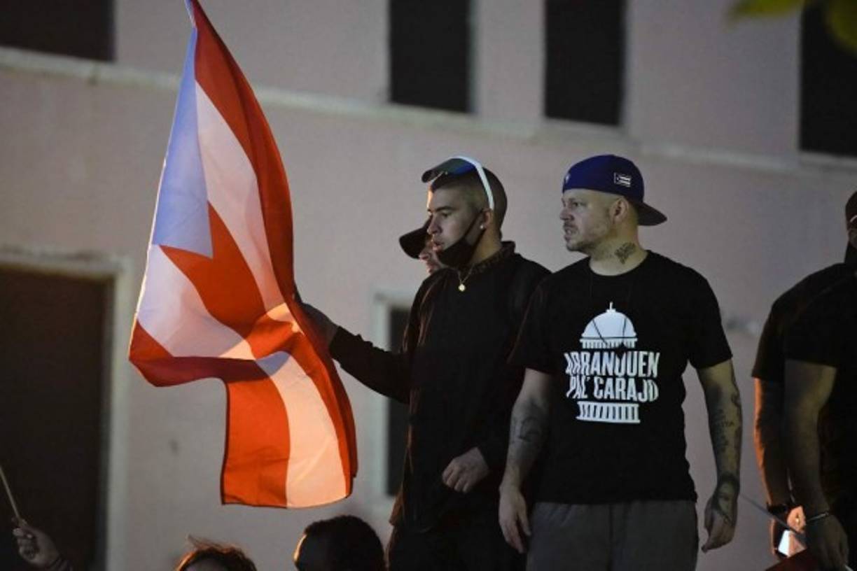 La ausencia de líderes políticos despejó el camino para dejar el liderazgo a los artistas, aunque la manifestación del lunes fue convocada por organizaciones sindicales, cuyo papel, sin duda importante, quedó empequeñecido por los cantantes.