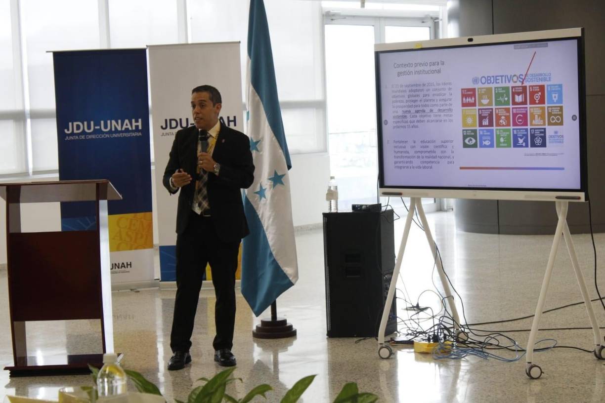 Hasta el miércoles cundo se anunció nombramiento como rector de la Unah, Odir Fernández ejercía el cargo de coordinador general del Posgrado en Derecho Penal y Procesal penal de la UNAH.