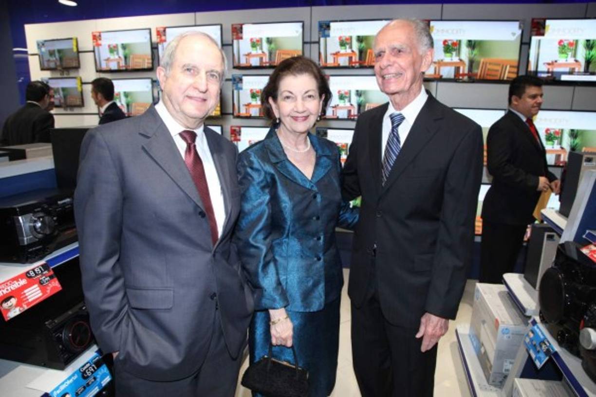 José, Sandra y Antonio Simán