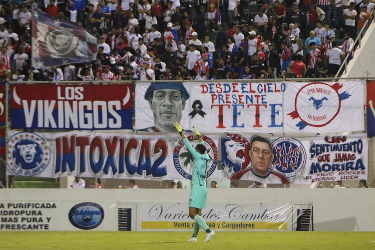 La Ultra Fiel alentó en todo el partido a su equipo que sacó una importante ventaja en el primer partido de la semifinal.