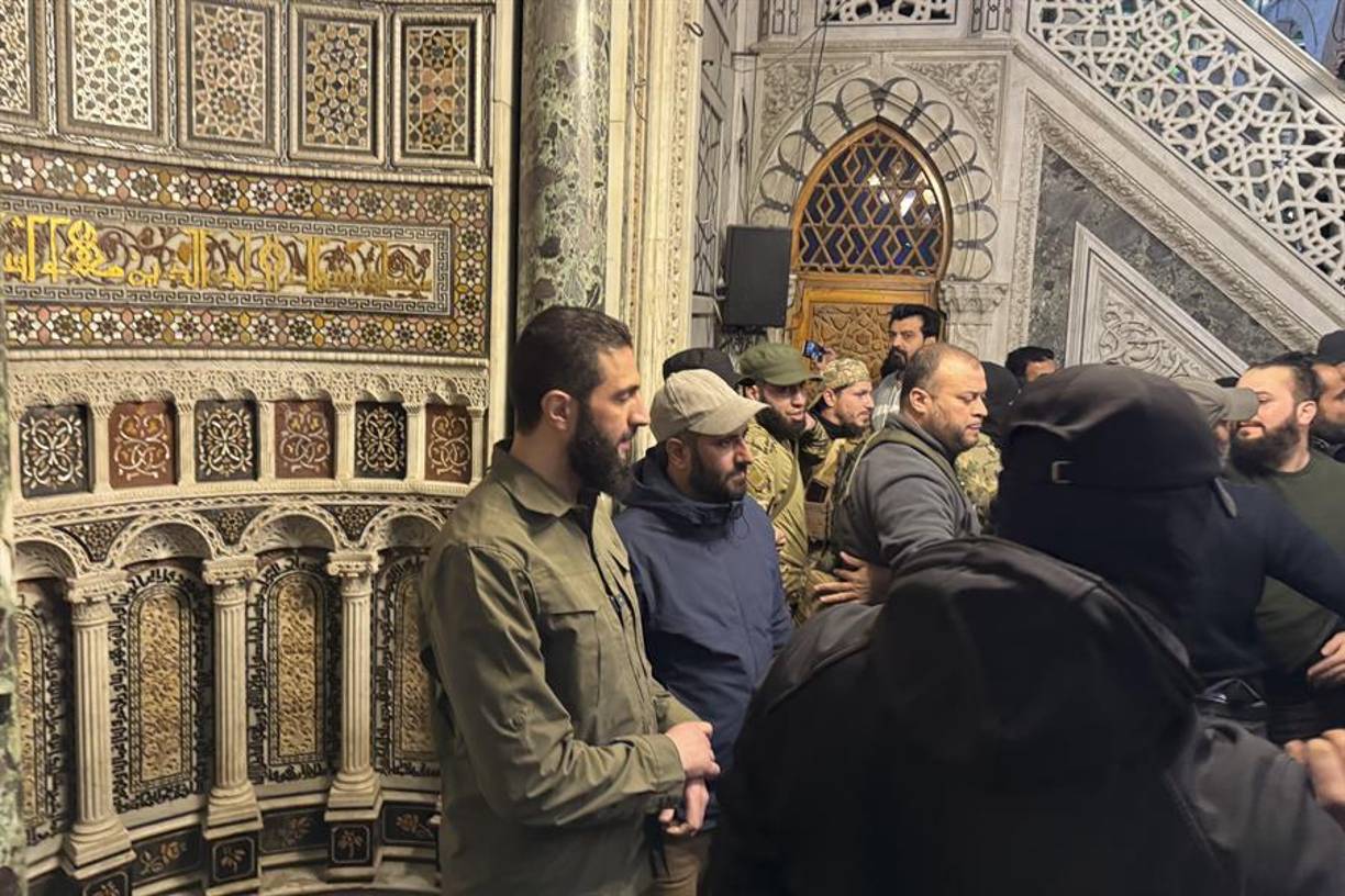 Pero los eventos en la región de Oriente Medio, como la Segunda Intifada Palestina en el año 2000 y la invasión estadounidense en Irak, en 2003 le empujaron a “cumplir” con su “deber” de “defender” a la comunidad árabe “perseguida por los ocupantes e invasores”, como dijo en una entrevista al canal estadounidense PBS, en 2021.