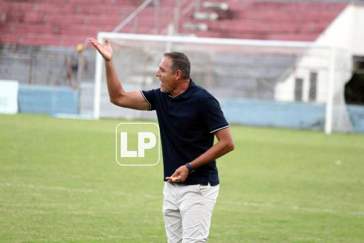 El tremendo enfado de ‘La Tota‘ Medina con sus jugadores en la derrota frente al Victoria.