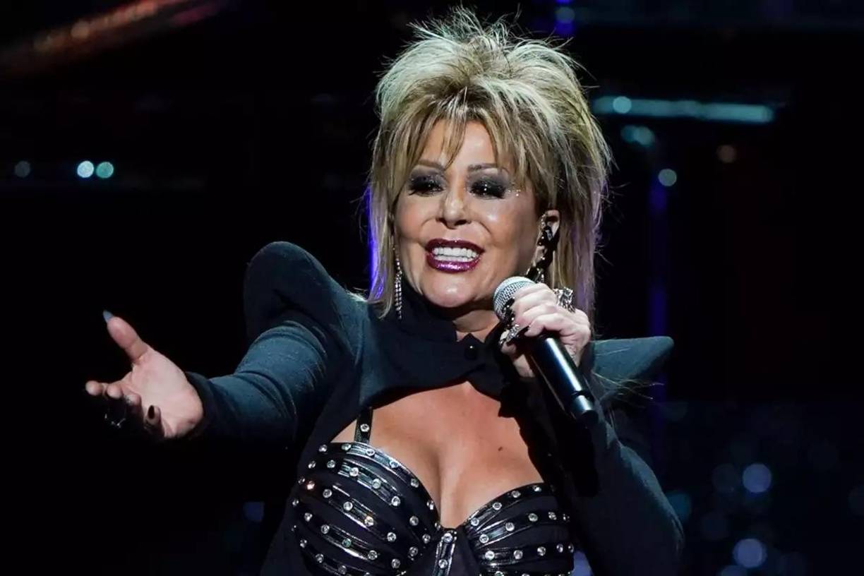 Alejandra Guzmán - En el 2007, la legendaria roquera mexicana Alejandra Guzmán fue diagnosticada con un tumor en el seno y afortunadamente su decisión fue extirparlo de inmediato. Desde entonces, la cantante se libró de esta enfermedad, que en lo que va del 2019 ha cobrado la vida de más de 40 mil mujeres en Estados Unidos.