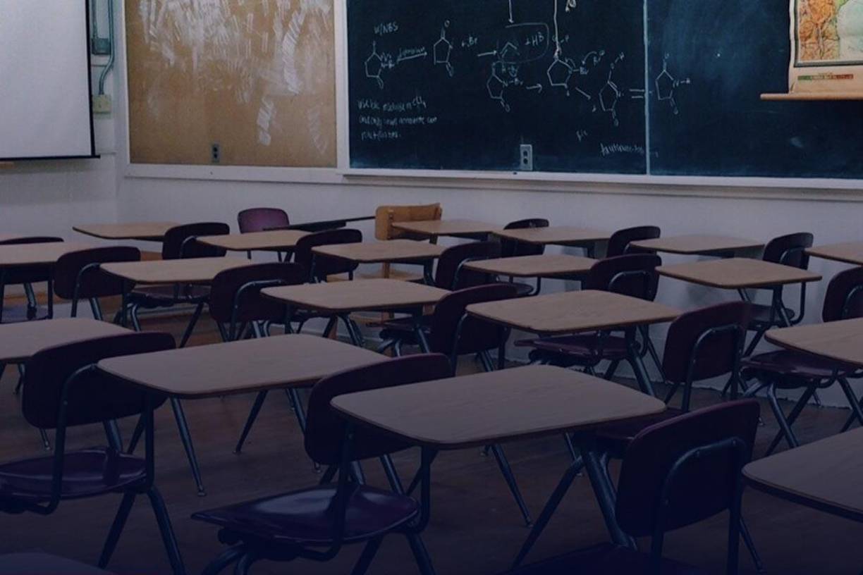 Las autoridades continúan investigando para determinar si se produjeron más actividades ilegales durante su tiempo como estudiante. 