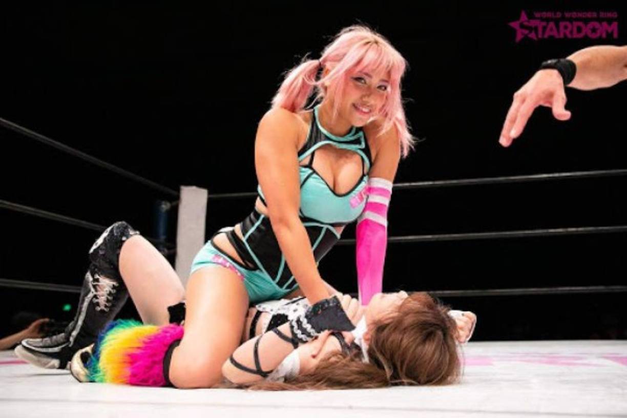 La causa de muerte aún no ha sido confirmada, pero se presume que se derivó de presuntas autolesiones que se ocasionó luego de ser víctima de una campaña masiva de acoso en redes sociales tras su participación en un reality show.