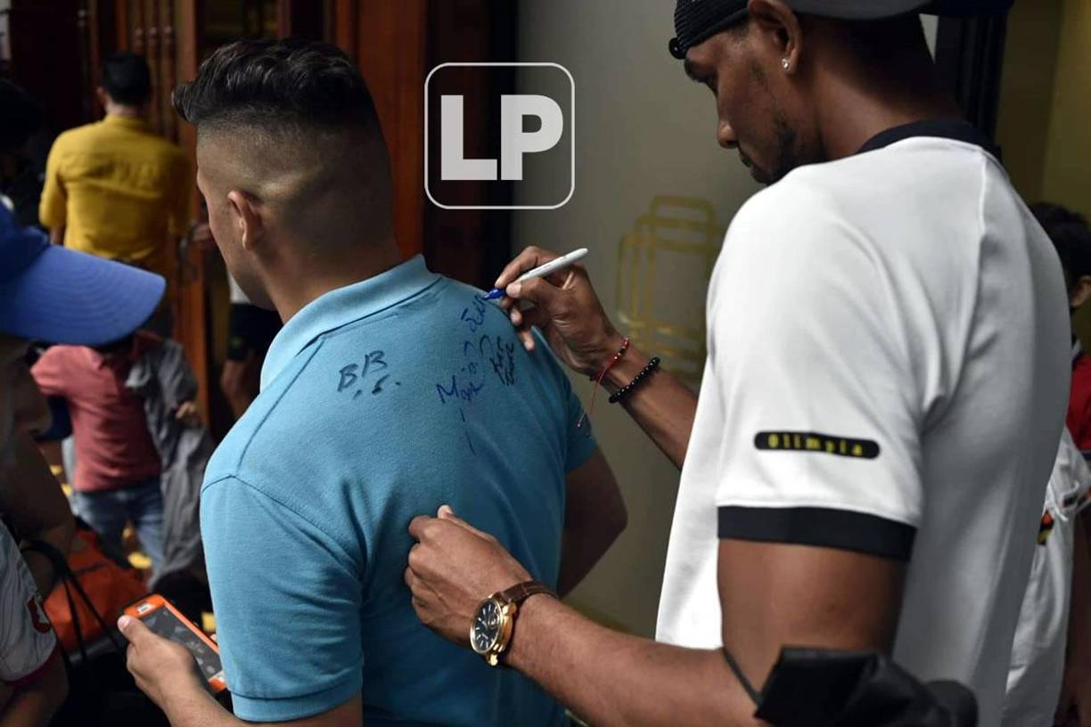 Algarabía por Olimpia y la copa de campeón de Liga Concacaf en San Pedro Sula