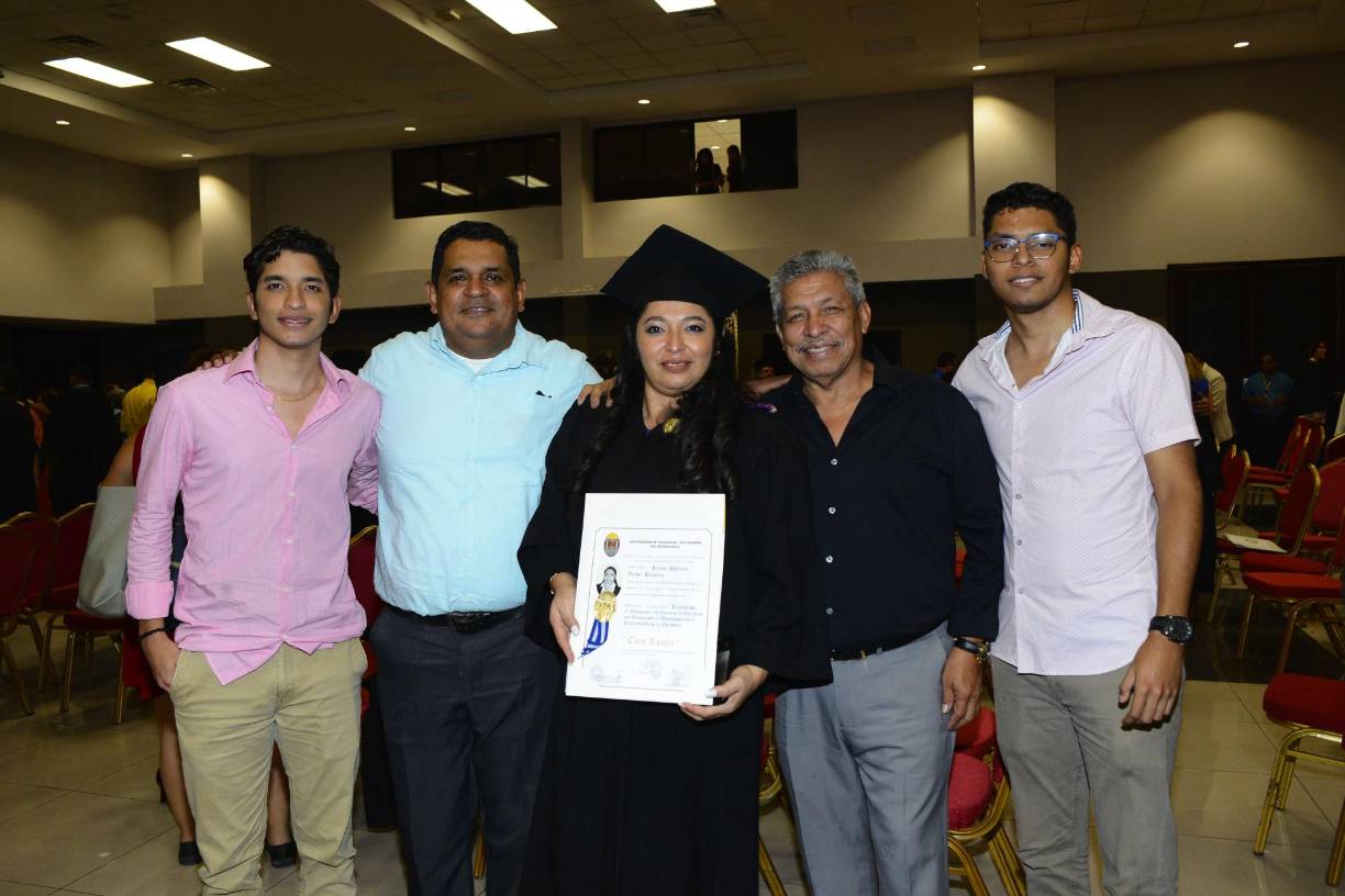 José Flores, Manuel Flores, Fanny Valdez, José Valdez y Jafet Flores