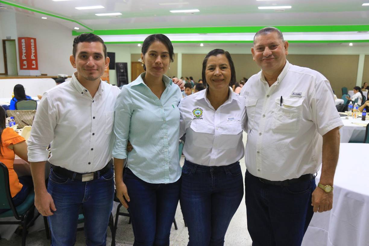 Onal Martínez, Glendy Morales Lidis Rivera y Marvin Castellanos