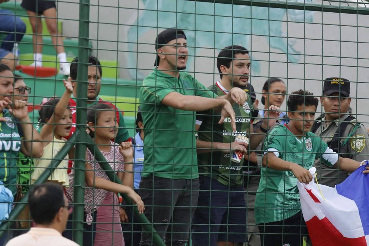 Los aficionados de Marathón no pudieron ocultar el malestar que les generó la derrota en casa ante el Olancho.