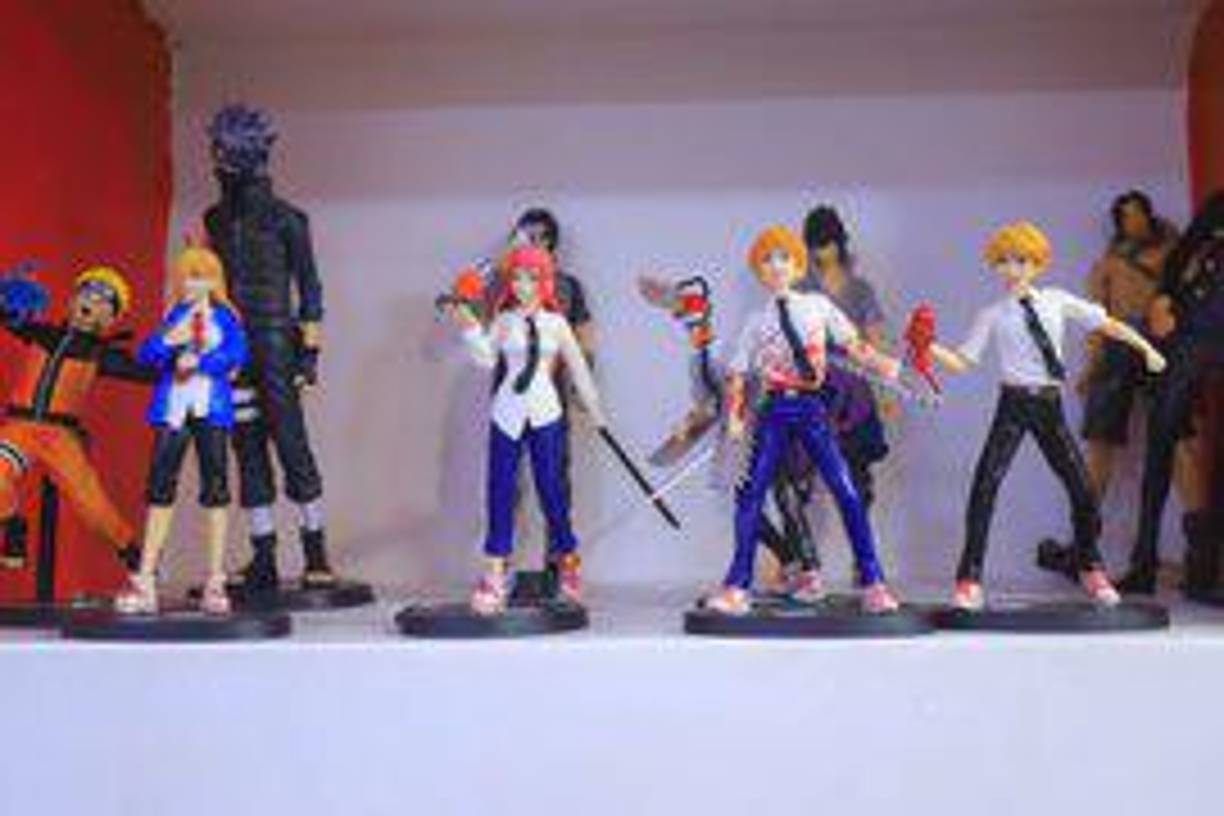 Cumplen sueño de emprender vendiendo figuras de Dragon Ball y Naruto