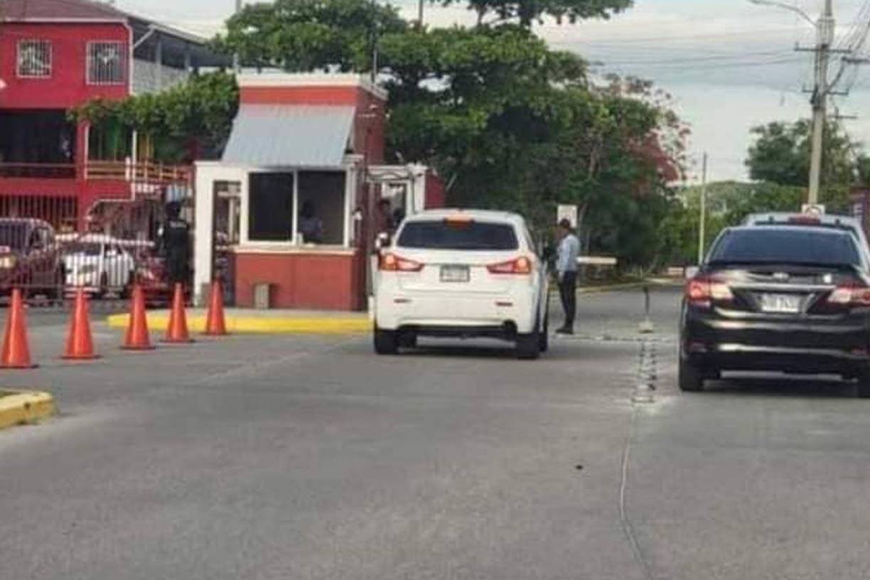 <b>Iris Judith Zeledón</b> fue asesinada con su bebé en brazos el sábado anterior cuando estaba sentada en la sala de su casa en residencial Villa Valencia de Choloma.